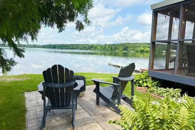 Image de Ivy Cottage - Serene Lake Cabin Near Minneapolis with Free SUPs, Canoe & Maui Mat
