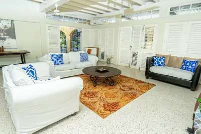Private Villa with pool; 5 minutes from beach and shopping