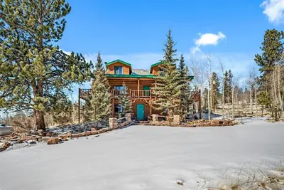 Image de Amazing 3200Sq ft Upgrade Log Cbn GameRoom HotTub