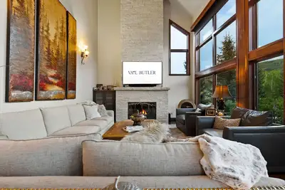 Image de Red Spruce Lodge by Vail Butler - 1 min to ski slopes, private hot tub