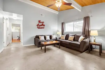 Image de S Lamar Home Minutes to Zilker / Downtown / Town Lake / Sxsw Top Spots!