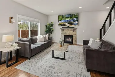 Image de Fantastic South Everett 4 bedroom, 2. 5 bath home