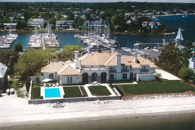 Image de Exquisite Waterfront Villa