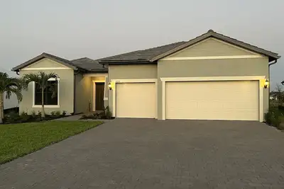 Image de New stunning luxury home with resort amenities, minutes to golf