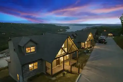 Image de Lake View Bliss: Game Room, Indoor Pool, Fireplace, Close to Sdc & Marinas