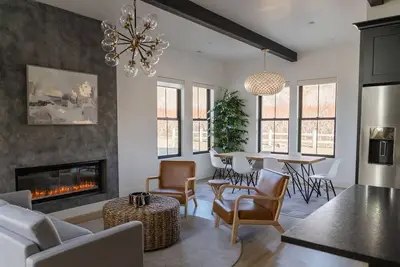 Image de Oh, the views! Palisade’s premier home away from home.