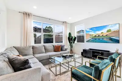Image de Minutes away from Coachella Festival! Lakeside Villa- Modern & Spacious