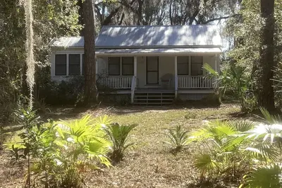 Image de Juniper Cottage — In the Heart of Old Florida
