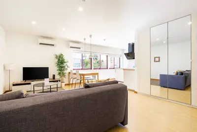 Image de GuestReady - Révolution 1842