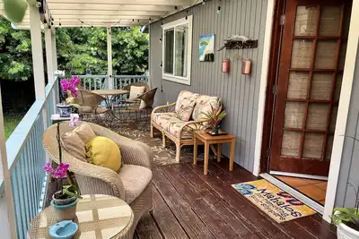 Image de Lovely Art Cottage 5 Min. to Volcanoes  Natl Park-clean, cozy, comfort -2 Bdrm