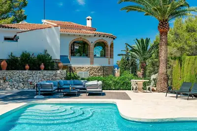 Image de Belle maison de vacances privée avec piscine privée, climatisation, Wifi, Tv, patio et parking