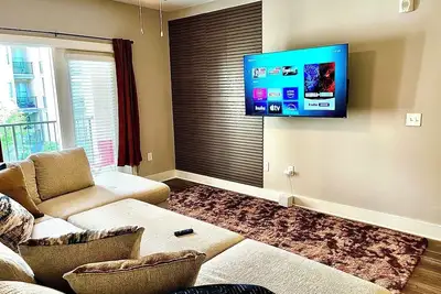 Image de 2 bedroom 2 bathroom, gated community walking distance to Perimeter Mall and etc