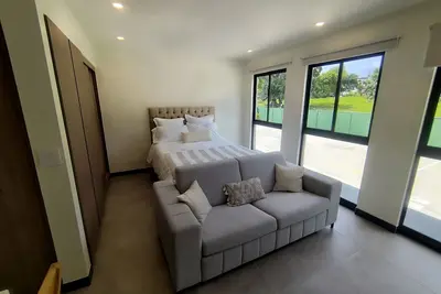 Image de Cosy Loft - 3 minutes from Airport Sjo