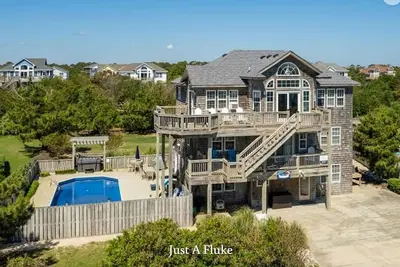 Image de Huge Pool Hot Tub Kayak Game Room, 4 King Bed Suites Beach is 4 min walk