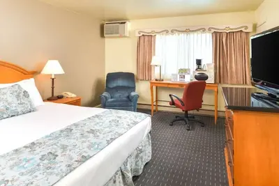 Solvang Danish Adventure! 2 units w/ Continental Bfast, Parking, Swimming Pool