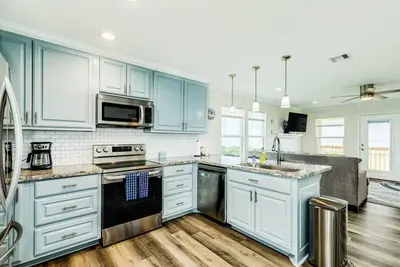 Image de Exquisite ocean-view home near beach with central Ac & washer\/dryer