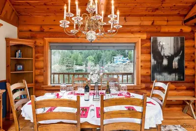 Image de New Listing! Beautiful lakefront log cabin with private dock and hot tub, boat access only!