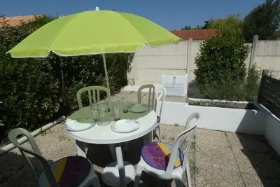 Image de Charmante maison avec mezzanine, terrasse et piscine, proche plage - 4 pers.