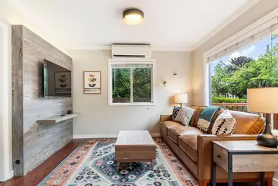 Image de Contemporary 2-Bedroom Retreat: Near Up and St. Johns