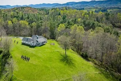 Image de Bear Creek: Views|Spa|Trails|Fishing|Acres+