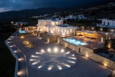 Image de Private Pool, Daily Maid Service, Private Helipad, Family Friendly