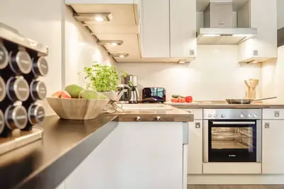 Image de Beautiful first floor apartment with large garden!