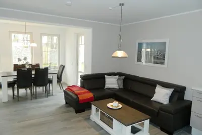 Image de Spaciously furnished semi-detached house over 3 floors in a quiet location!