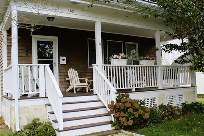 Image de Large 5 Bedroom home, sleeps 10. Close to beach, ferries, shopping and restaurants. Beach pass included.