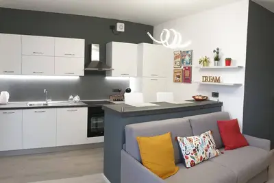 Image de Beyond The Clouds, Located In A Quiet Area And Is Only 5 Minutes From The City!