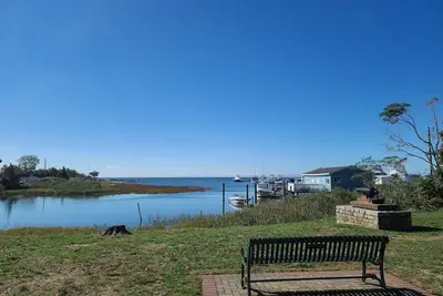The gardners Cottage 1 mile from long Island Sound - pet friendly