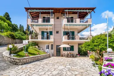 Image de Appartement \"Nikoleta 2\" avec vue sur la mer, terrasse et Wi-Fi.