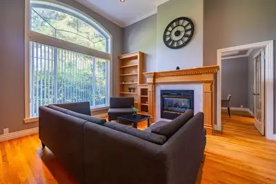 Image de Cheerful 7 bedroom home C/W hot tub, 1. 6 Acre lot