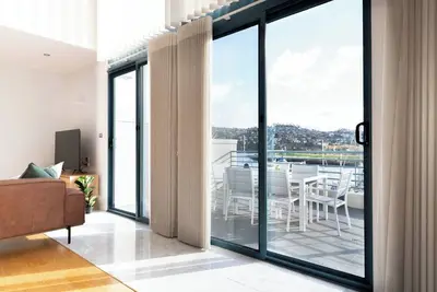 Image de Sophistication on Seaport: River & Marina Views