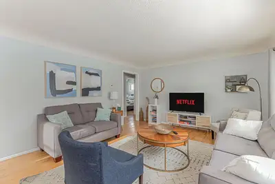 Image de Xl Backyard I 5 mins to Ndsu I King I Pack n play