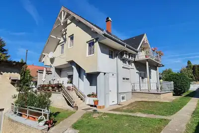 Image de Appartement de vacances avec piscine, internet et climatisation