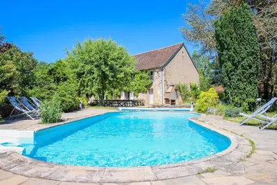 Image de So Villa Chasseuserie (89) - Piscine chauffée - Foot - 2h Paris - 45p.