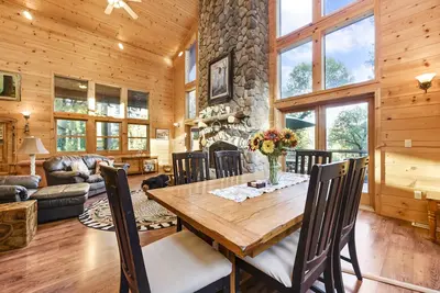 Image de Beautiful Cabin in the Woods - Near Jenkinson Lake