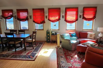 Image de Basalt Treetop Haven, magnificent views, peace and quiet abound