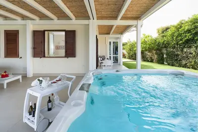 Image de My Rental Homes - Villa Sea Star: jacuzzi, sun terrace and direct access to the sea