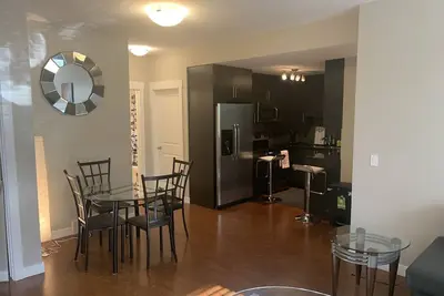 Image de Fantastic Ensuite room c/w private bath in 2br apt