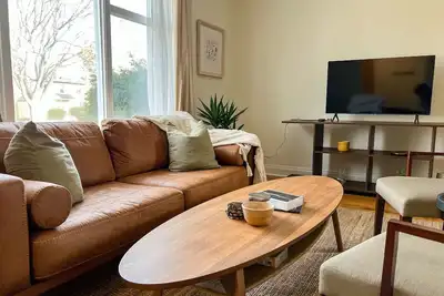 Image de Central Mid-Century Modern Newly Renovated Bungalow