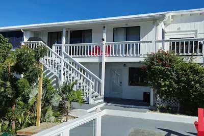 Image de Waterfront 3br Villa w/ Pool + Canal Views + Parking