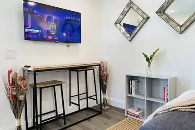 Image de Little Blue is Brand New Cottage a few miles away from Springs and cave diving