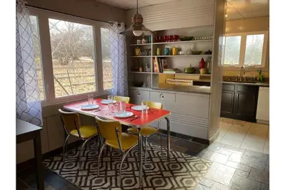 Image de • Iconic Lustron home with 2 king beds •