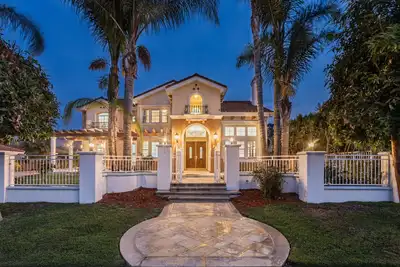 Image de Epic Resort Style Palace w\/ Hot Tub