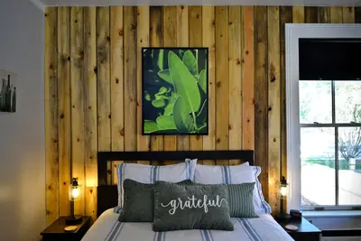 Image de #5 Charming Room in Historic House, Sage Suite