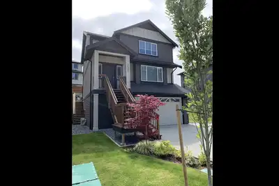 Image de #208 Honeycrisp Ave - 3 Bed Lovely Upper Suite