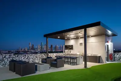 Image de Modern-Designer apt in the Heights minutes into Downtown