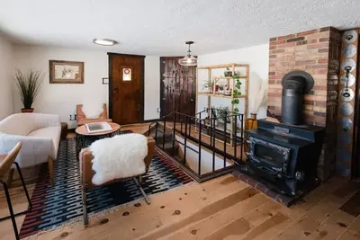 Image de Ski/Mountain Bike Cabin, hot tub, amazing views, 6 acres