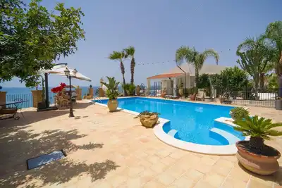 Image de Superbe appartement de 4 chambres à.